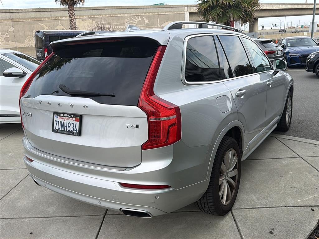 2016 Volvo XC90 T6 Momentum