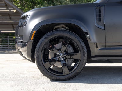 2025 Land Rover Defender 90 X-Dynamic SE