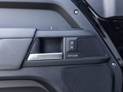 2025 Land Rover Defender 90 X-Dynamic SE