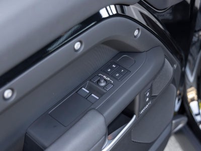 2025 Land Rover Defender 90 X-Dynamic SE
