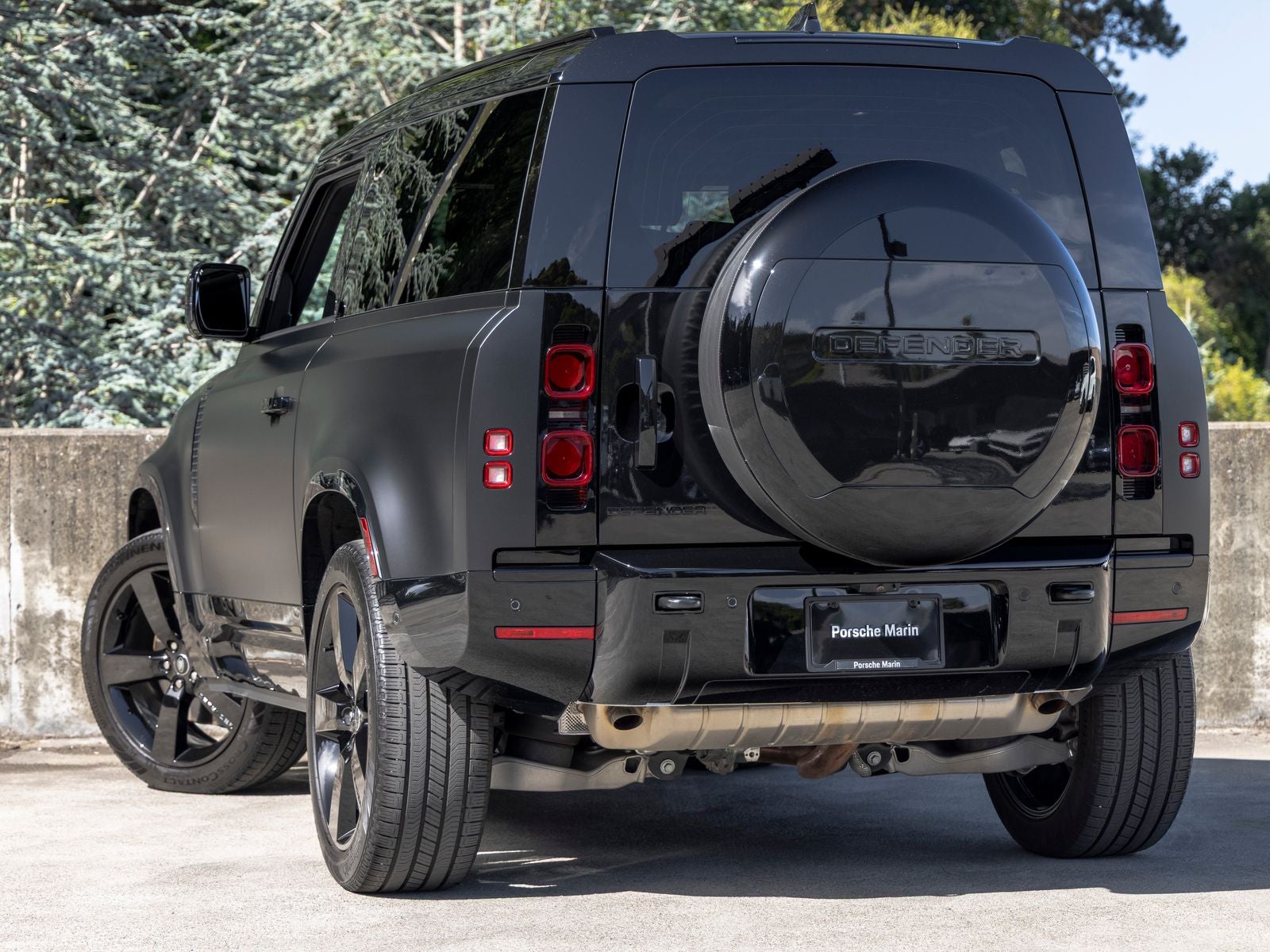 2025 Land Rover Defender 90 X-Dynamic SE