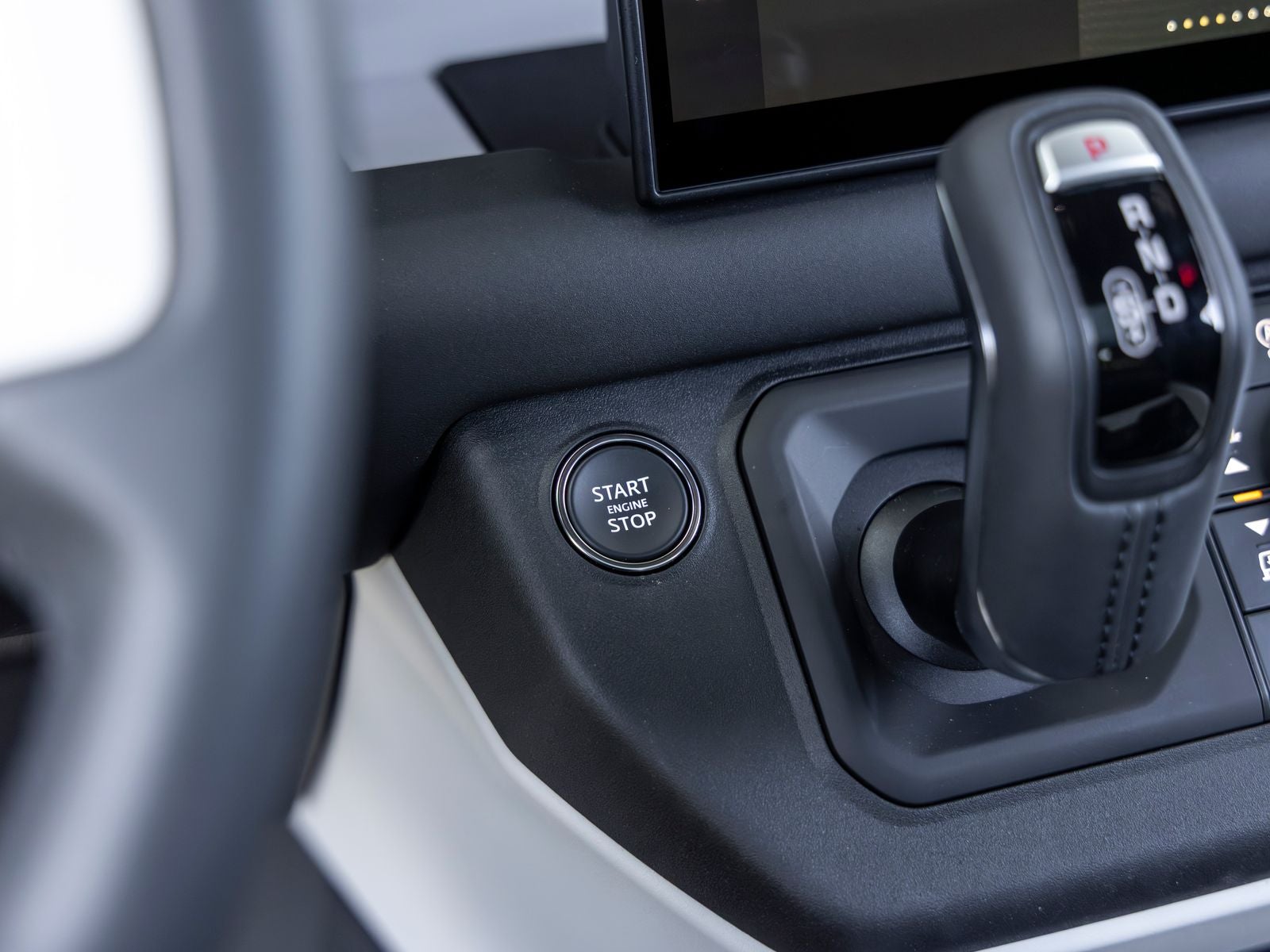 2025 Land Rover Defender 90 X-Dynamic SE