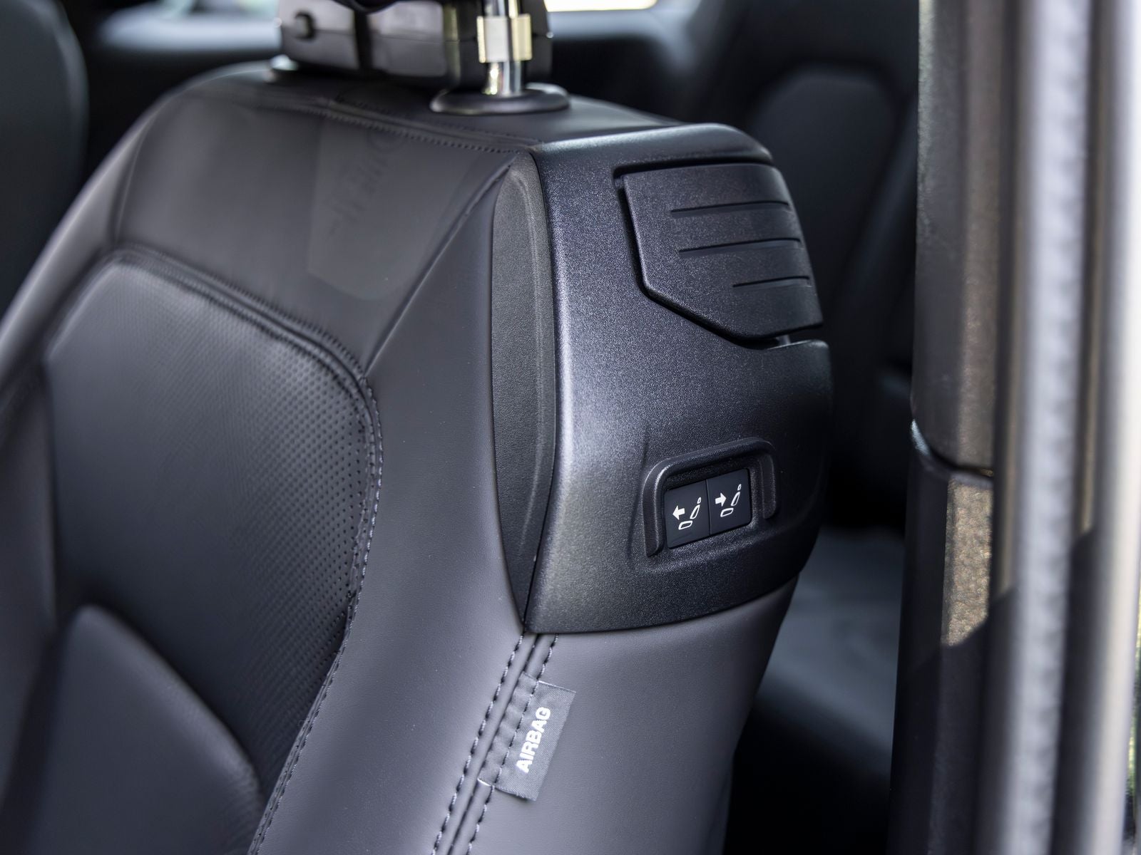 2025 Land Rover Defender 90 X-Dynamic SE