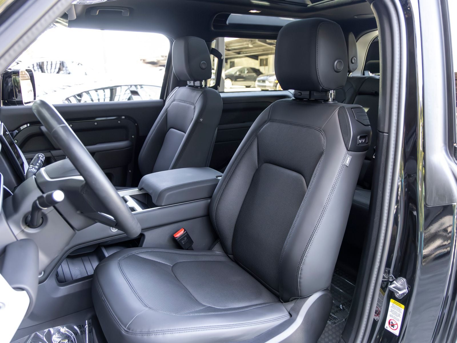 2025 Land Rover Defender 90 X-Dynamic SE