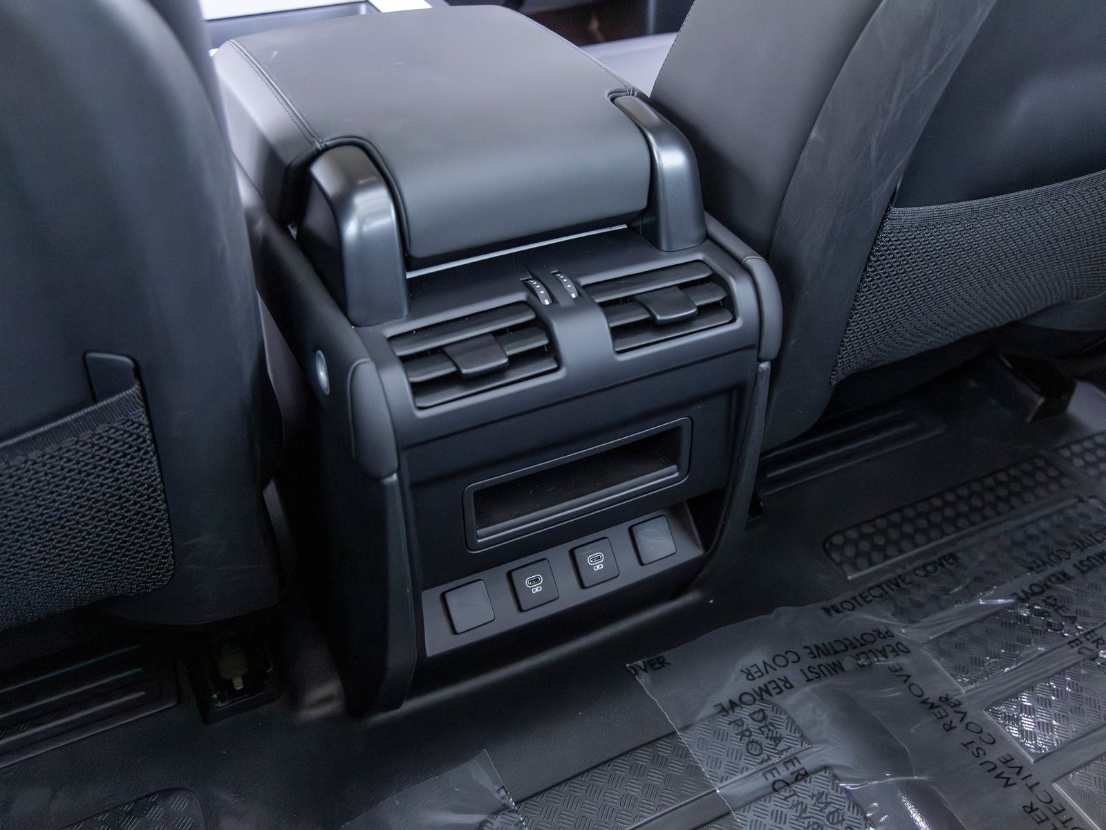 2025 Land Rover Defender 90 X-Dynamic SE