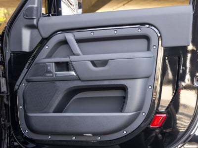 2025 Land Rover Defender 90 X-Dynamic SE