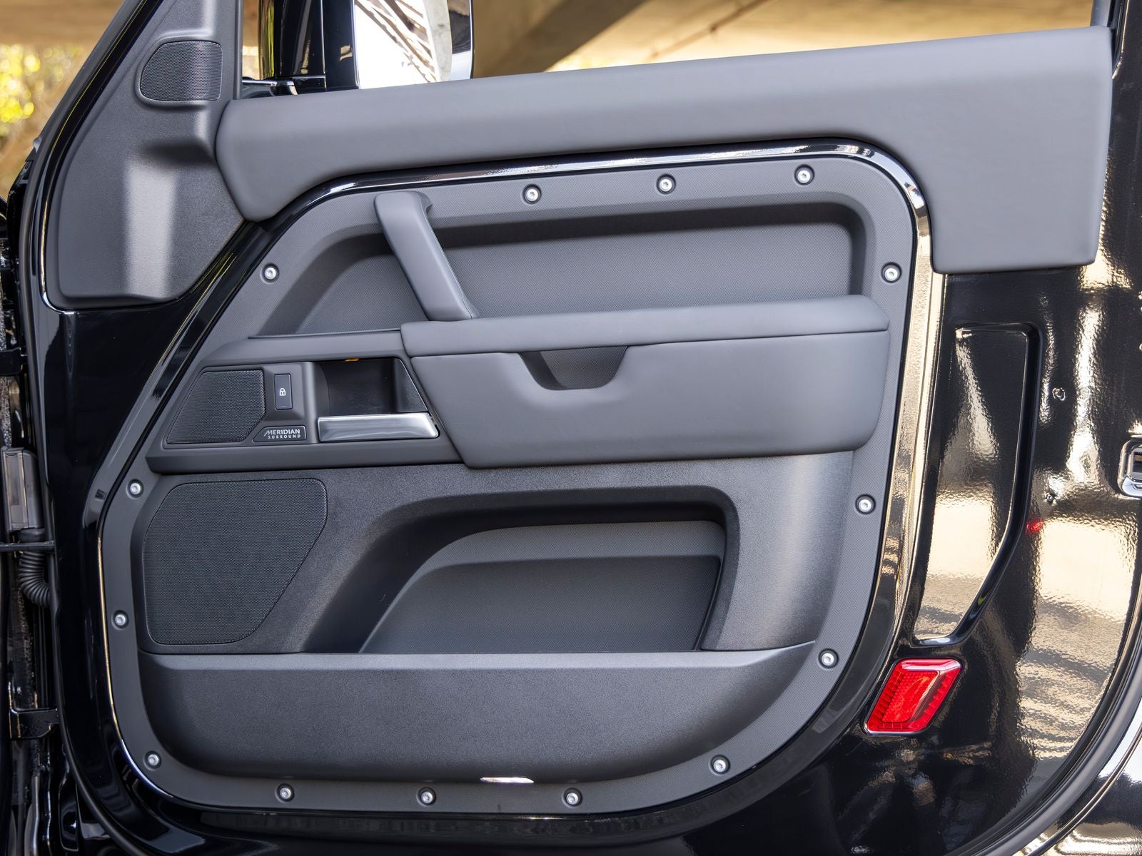 2025 Land Rover Defender 90 X-Dynamic SE