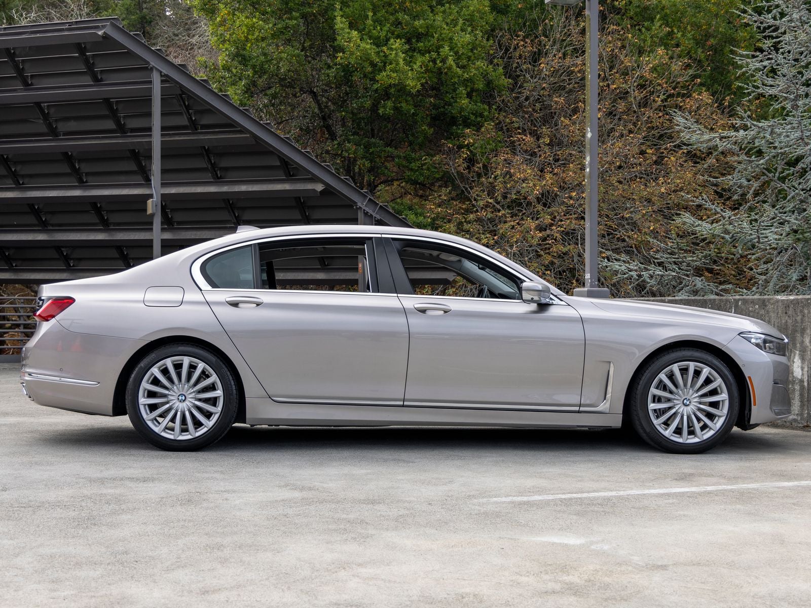 2022 BMW 7 Series 740i