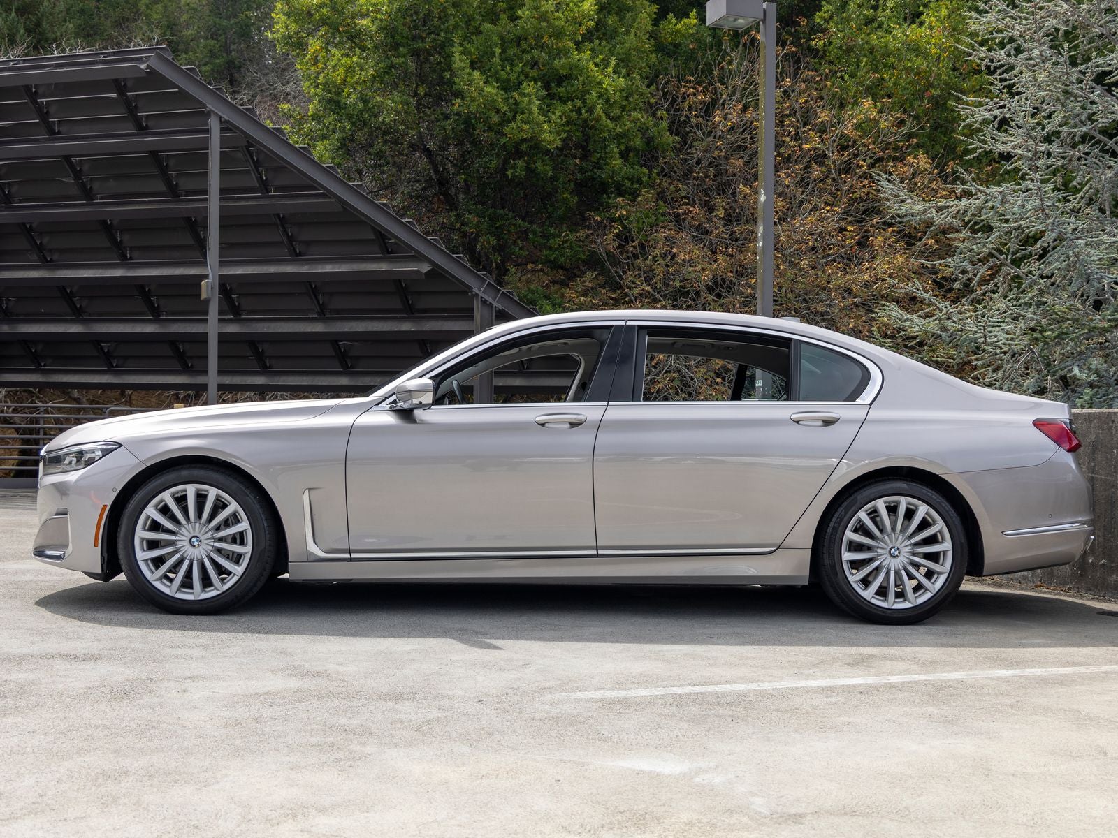 2022 BMW 7 Series 740i