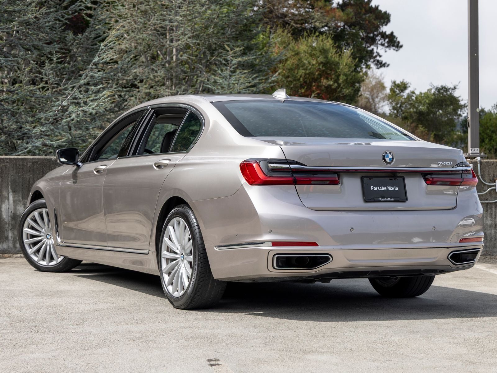 2022 BMW 7 Series 740i