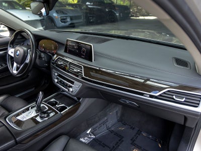 2022 BMW 7 Series 740i