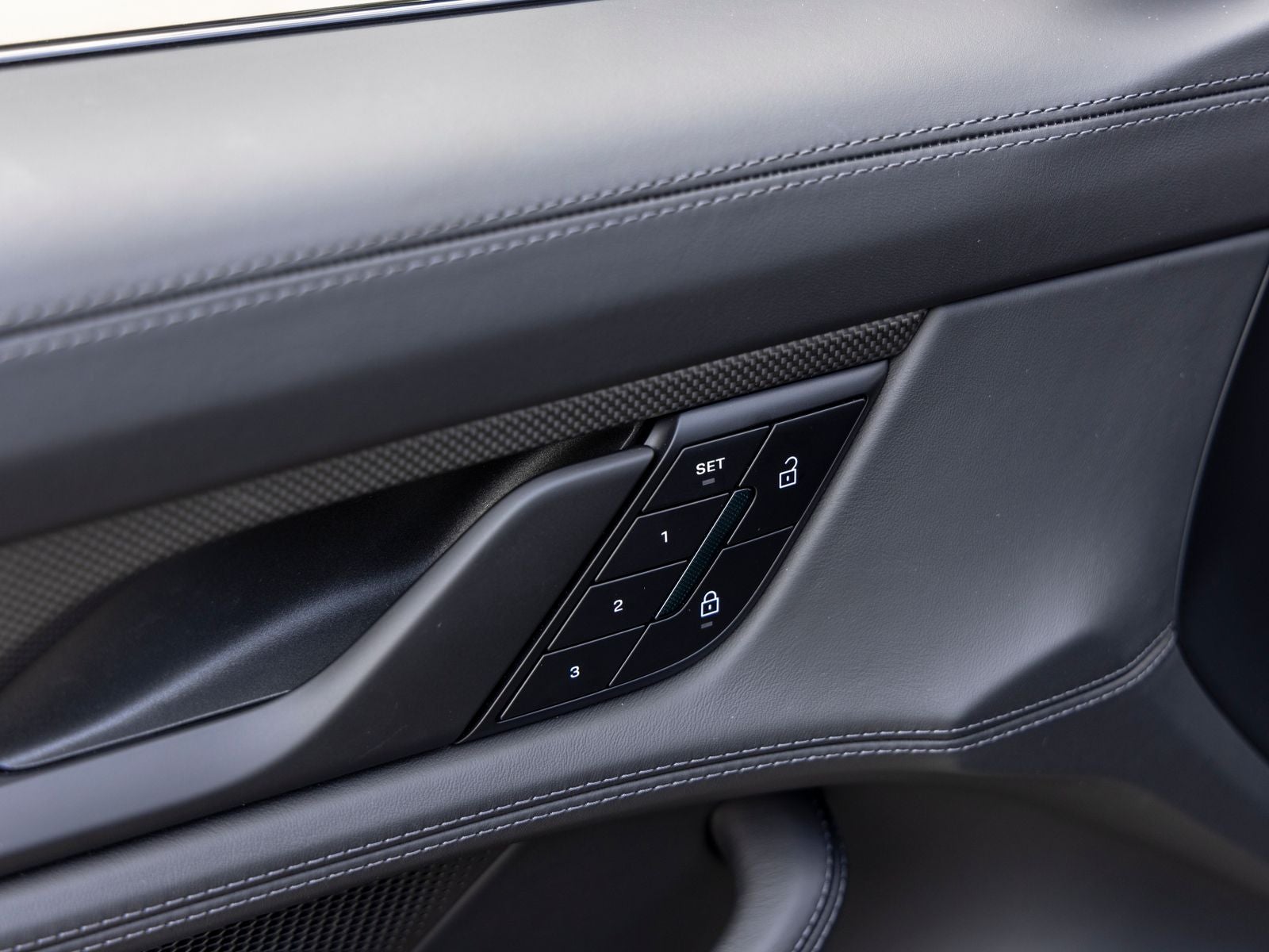 2026 Porsche Taycan Taycan Black Edition