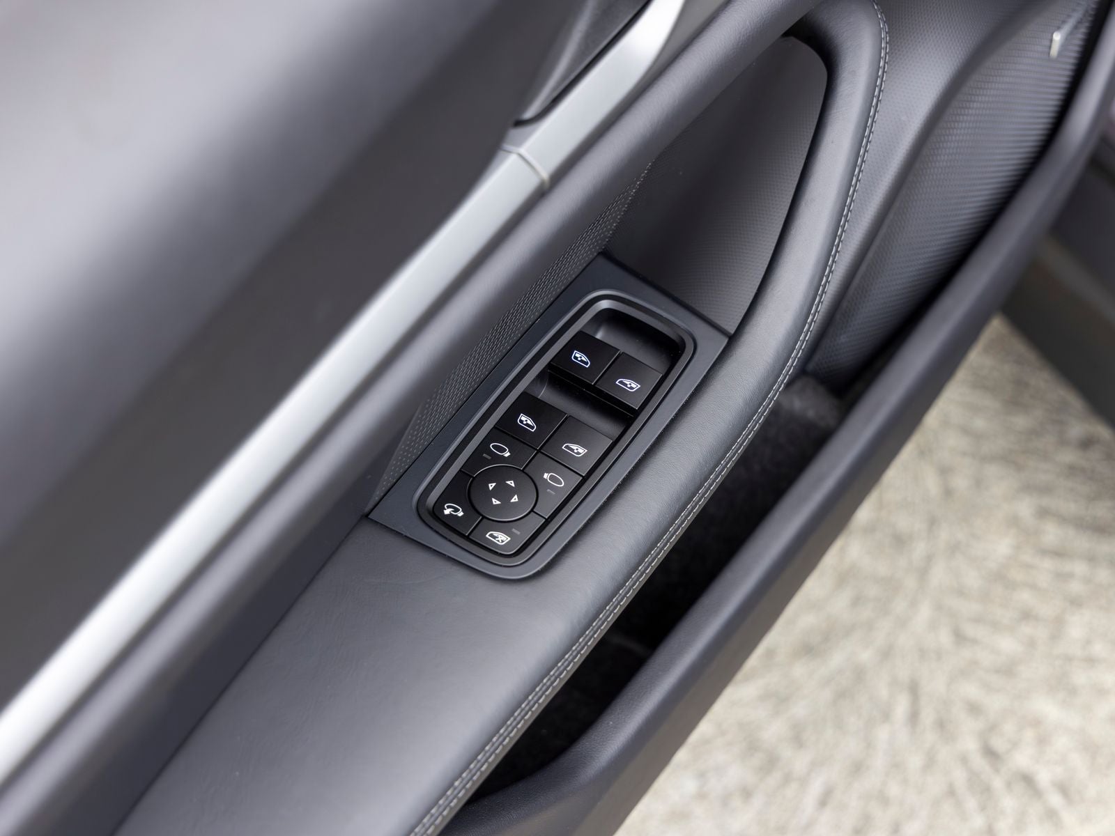 2025 Porsche Taycan Base