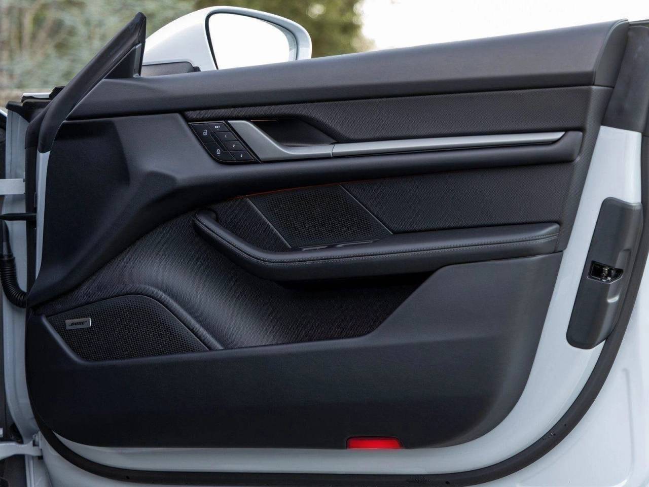 2025 Porsche Taycan Taycan