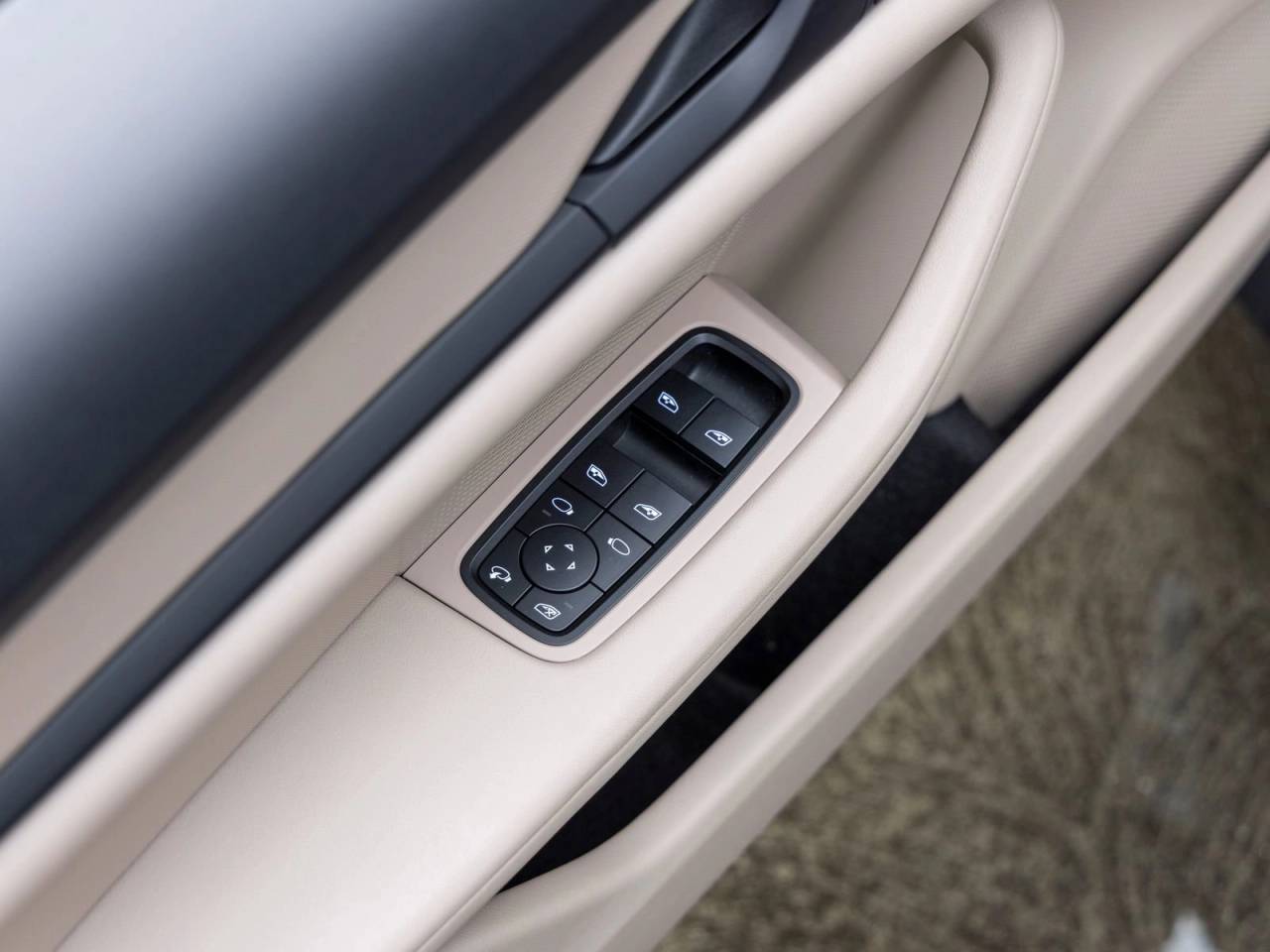 2023 Porsche Taycan Base