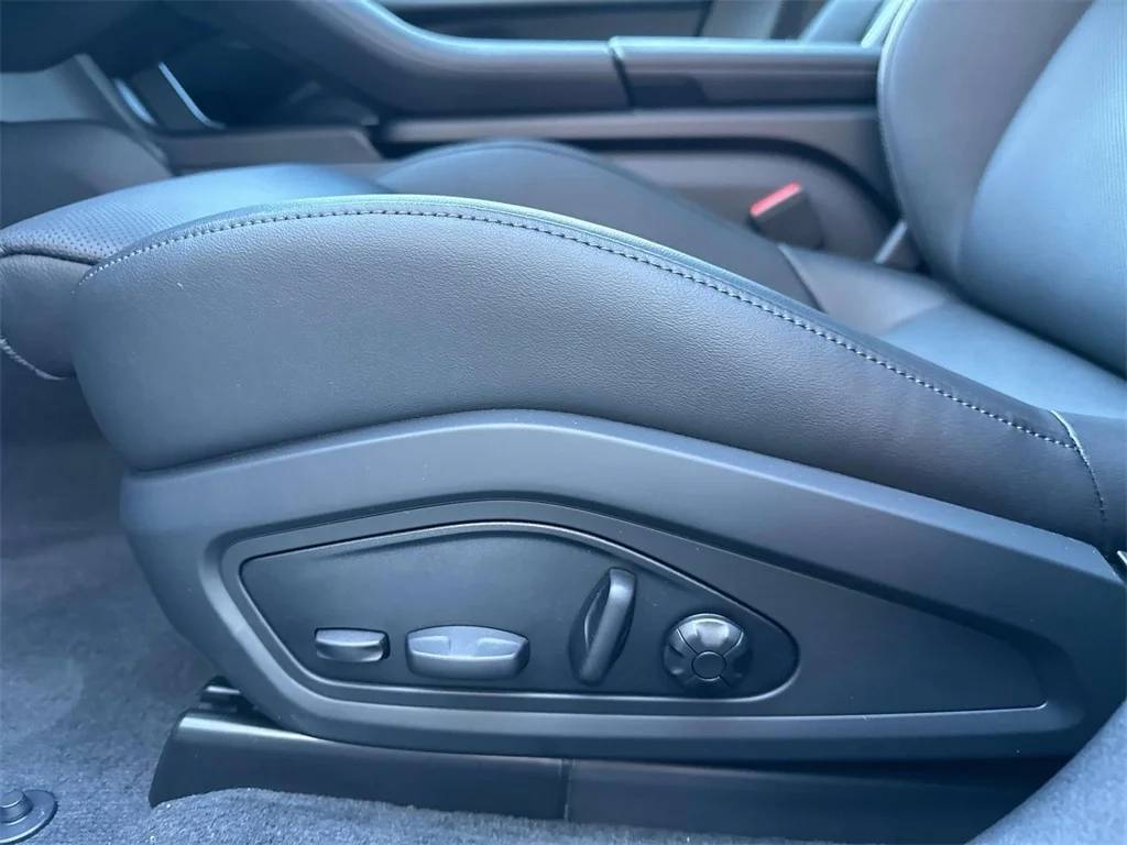 2025 Porsche Taycan Taycan