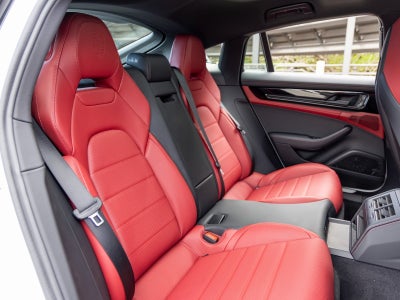 2026 Porsche Panamera 4