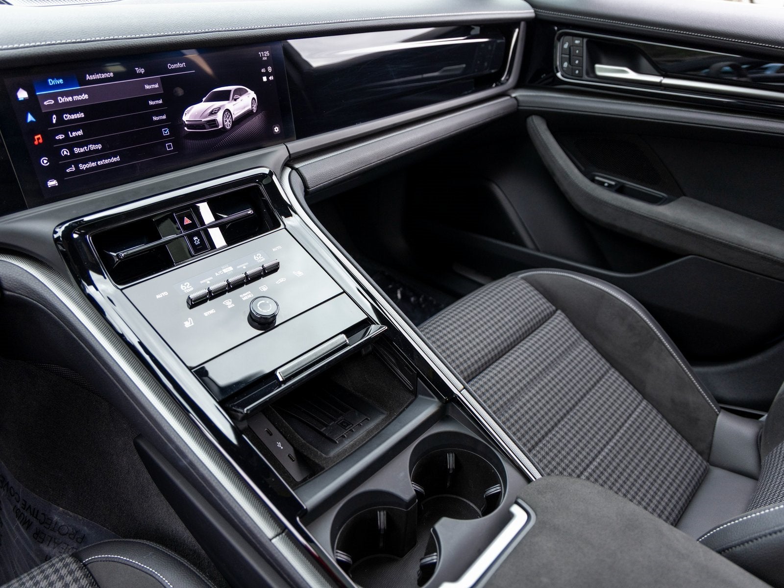 2025 Porsche Panamera Panamera 4