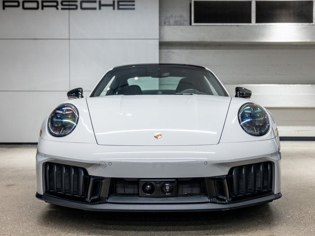 2025 Porsche 911 Carrera 4 GTS