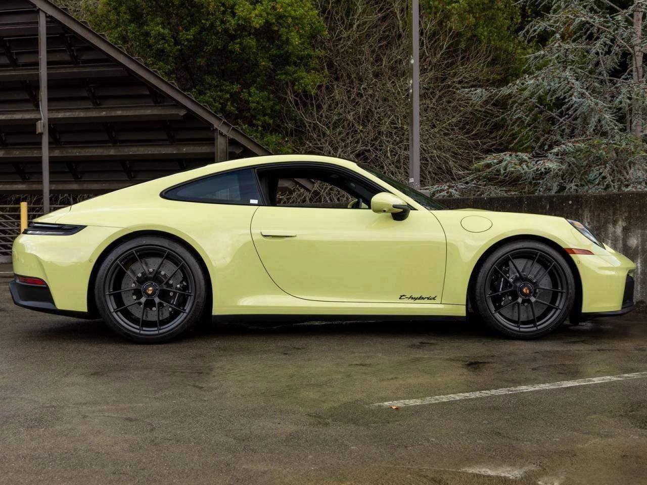 2025 Porsche 911 911 Carrera GTS