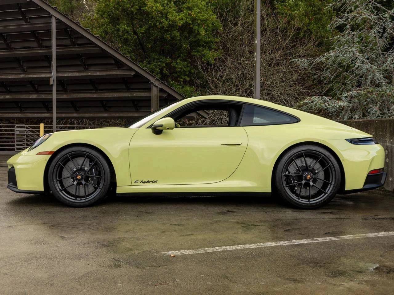 2025 Porsche 911 911 Carrera GTS