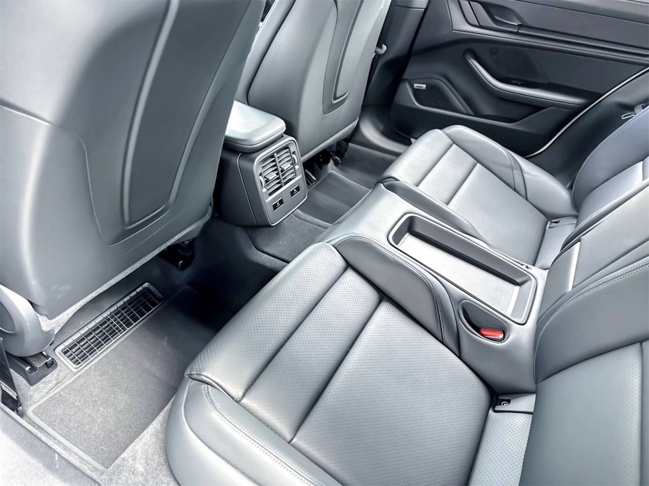 2023 Porsche Taycan Taycan Turbo (MY23)