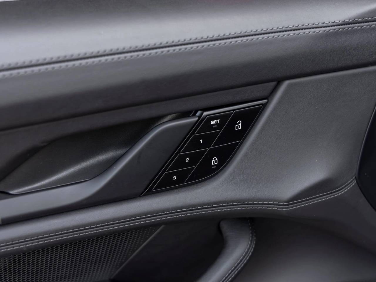 2024 Porsche Taycan Taycan Turbo