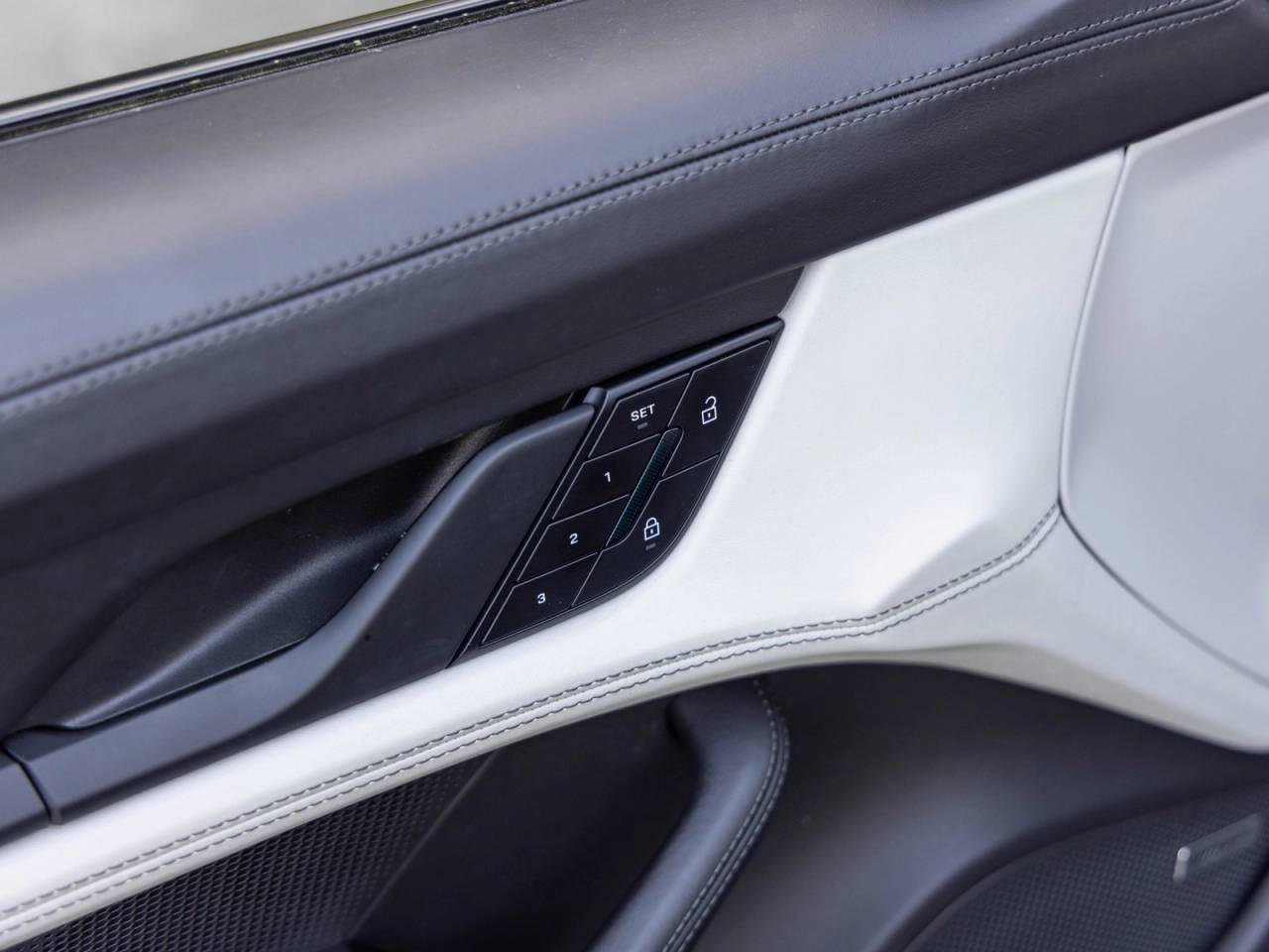 2022 Porsche Taycan Taycan 4 Cross Turismo (MY22)