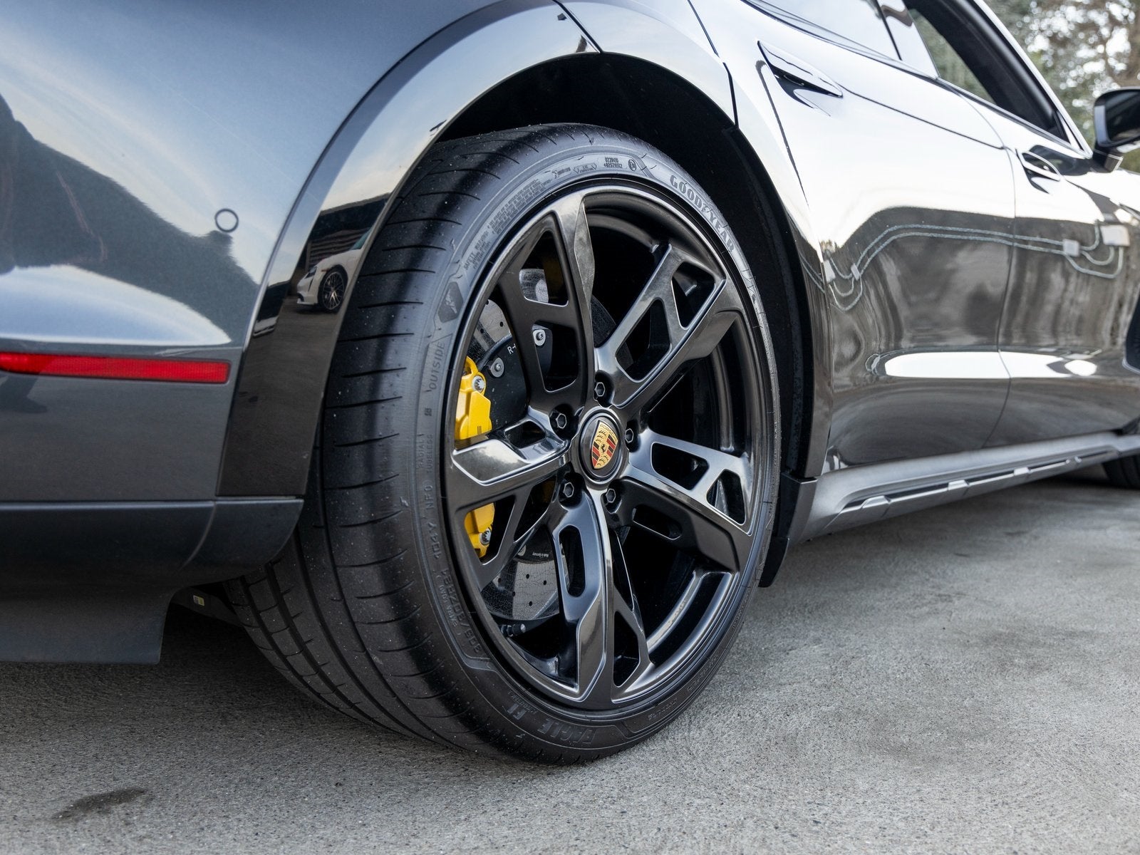 2024 Porsche Taycan Taycan Turbo S Cross Turismo (MY24)