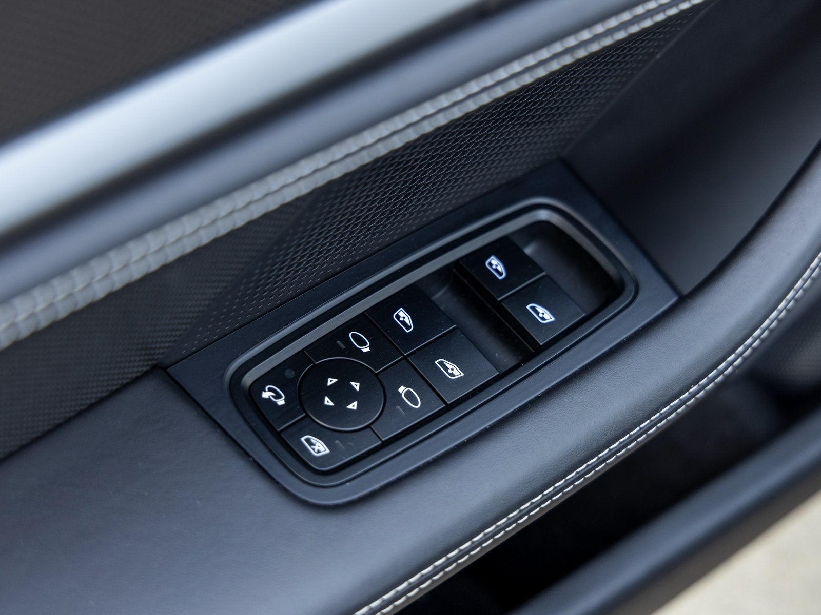 2024 Porsche Taycan Taycan Turbo S Cross Turismo (MY24)