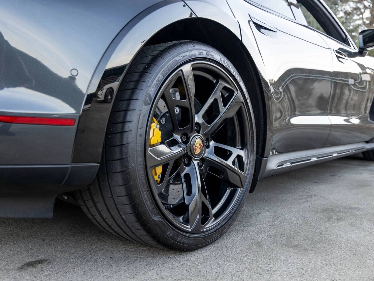 2024 Porsche Taycan Taycan Turbo S Cross Turismo (MY24)