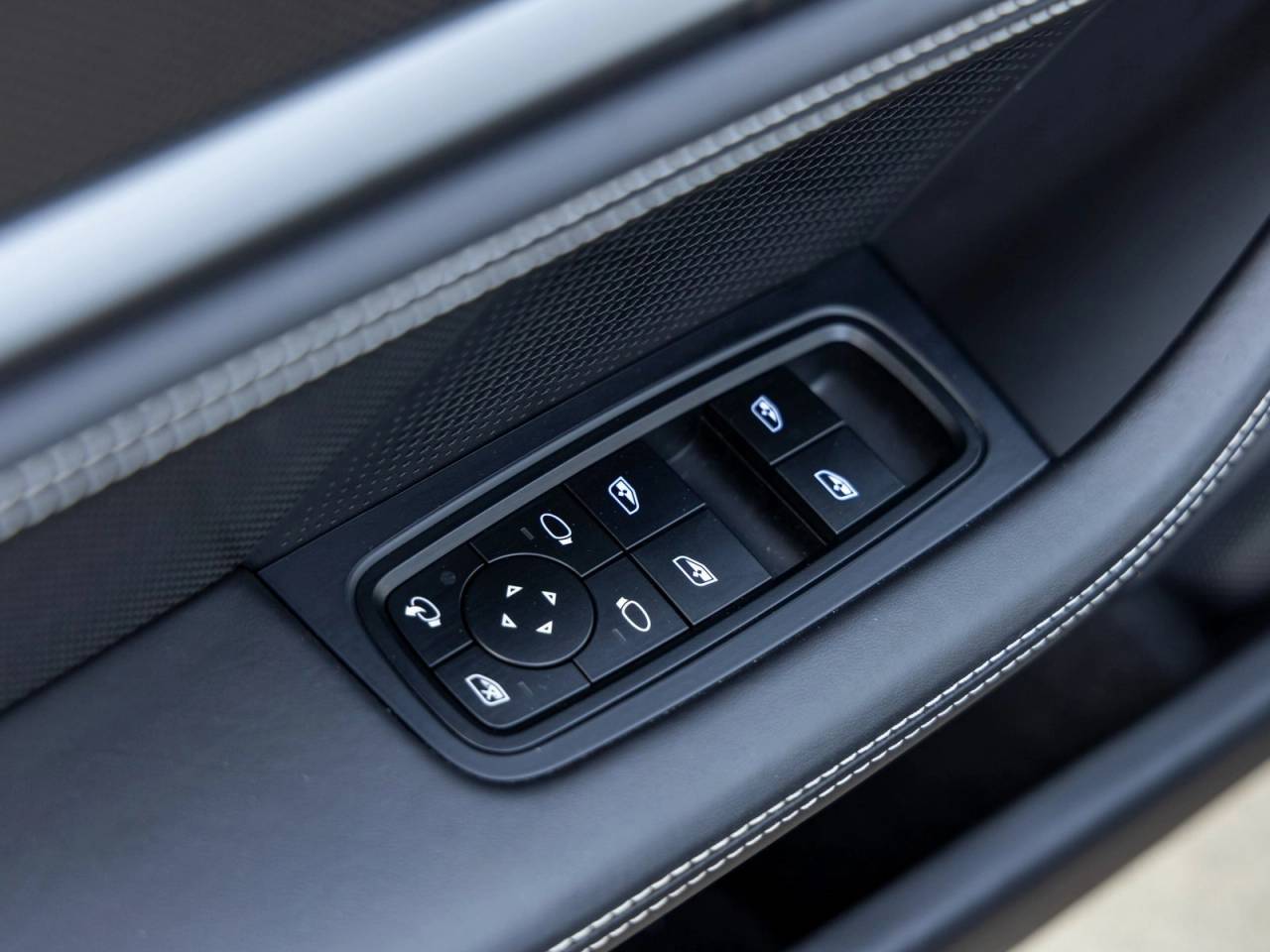 2024 Porsche Taycan Taycan Turbo S Cross Turismo (MY24)