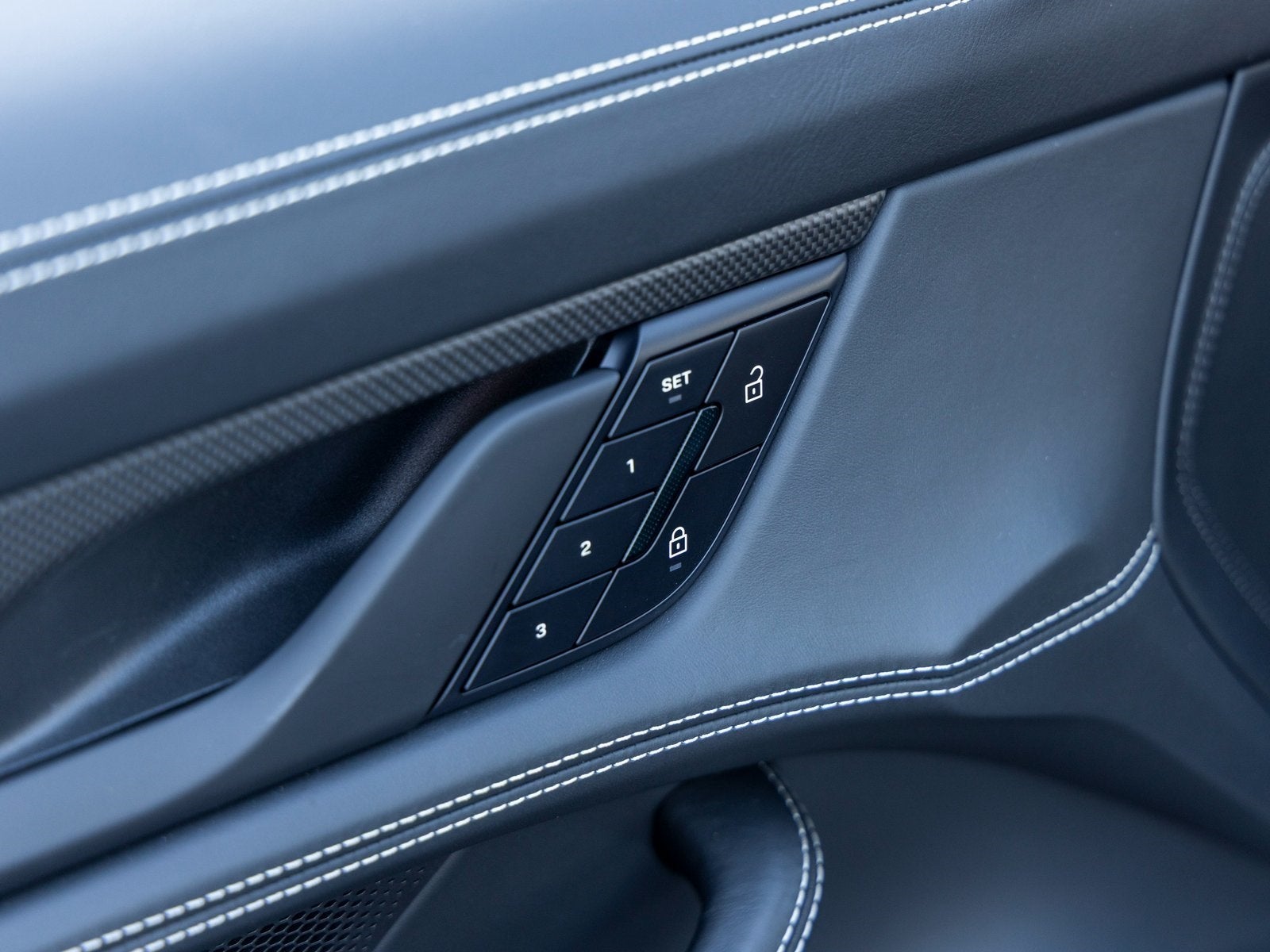 2026 Porsche Taycan Taycan Turbo S Cross Turismo