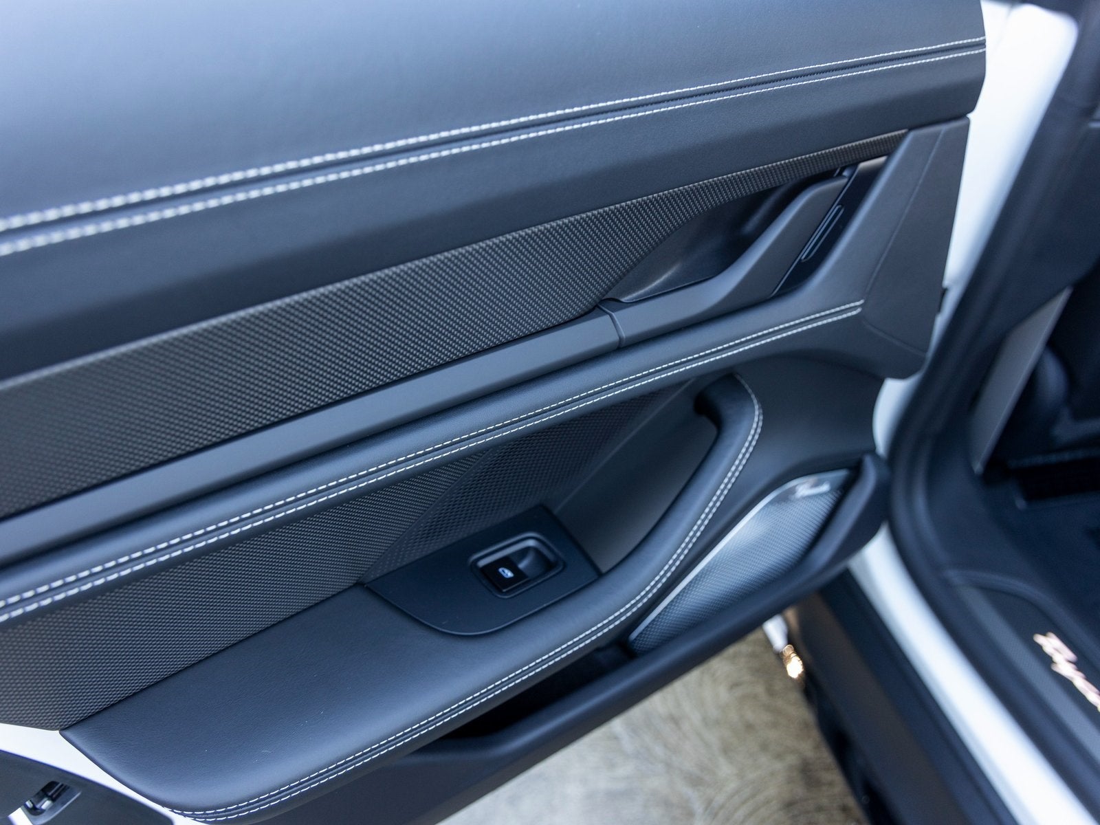 2026 Porsche Taycan Taycan Turbo S Cross Turismo