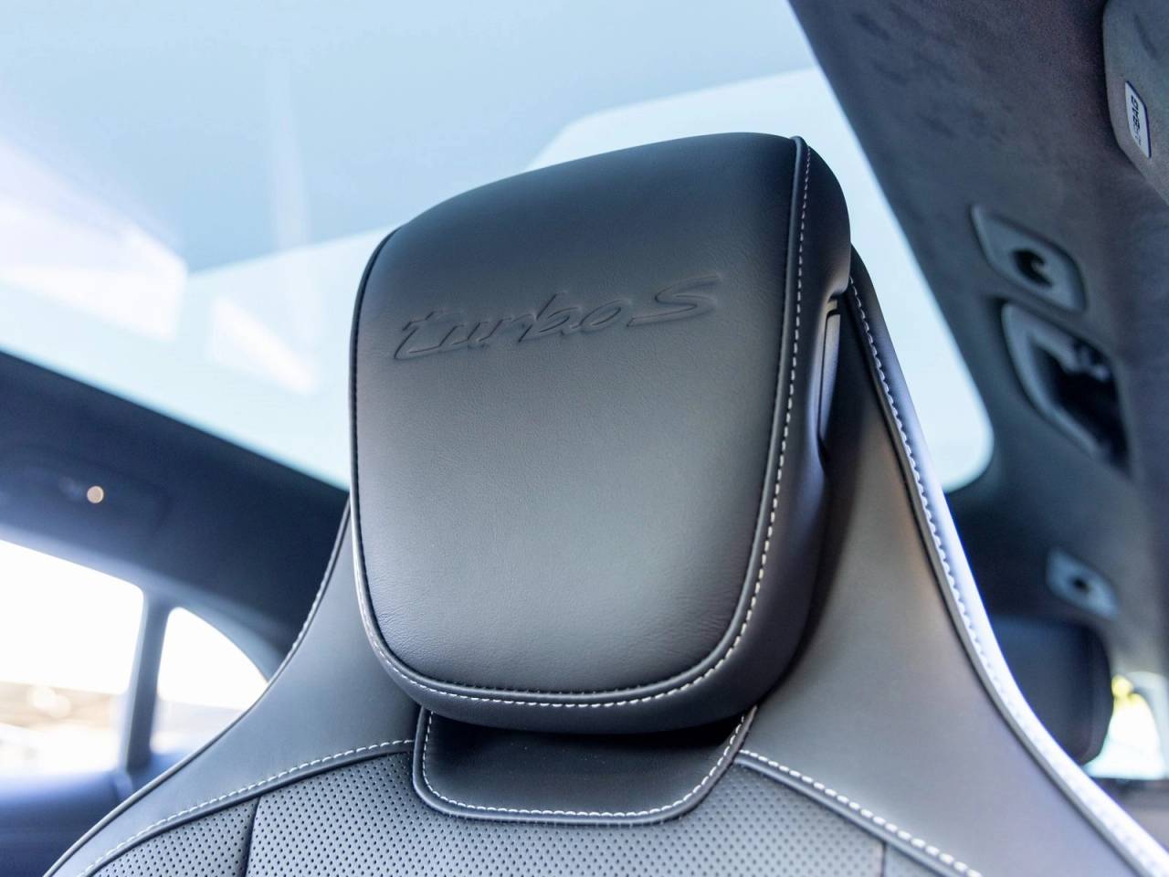 2026 Porsche Taycan Taycan Turbo S Cross Turismo