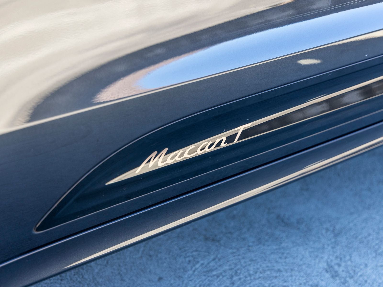 2023 Porsche Macan Macan T (MY23)