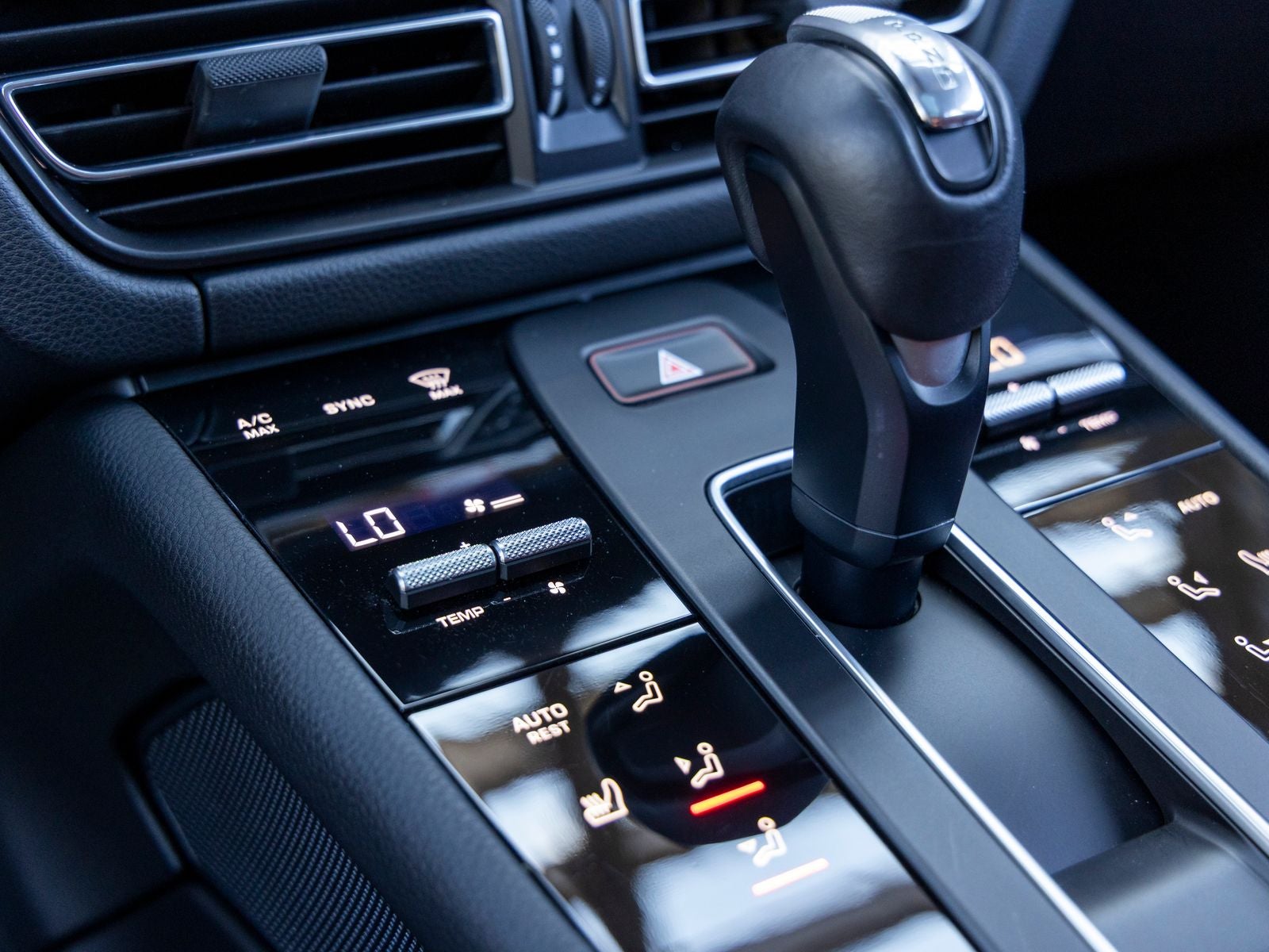 2023 Porsche Macan Macan T (MY23)