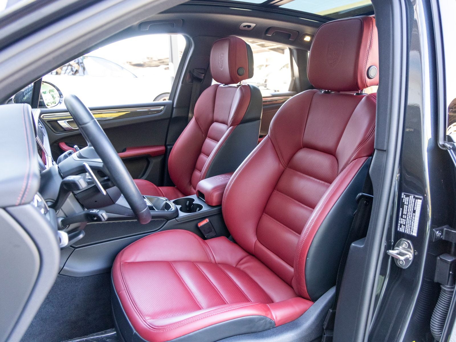 2023 Porsche Macan Macan T (MY23)