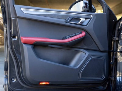 2023 Porsche Macan Macan T (MY23)