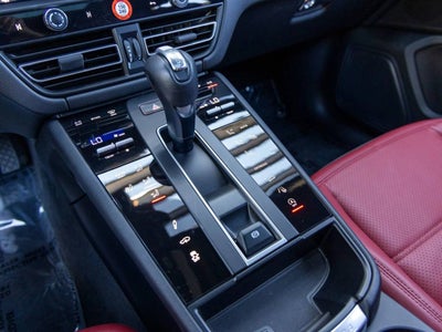 2023 Porsche Macan Macan T (MY23)