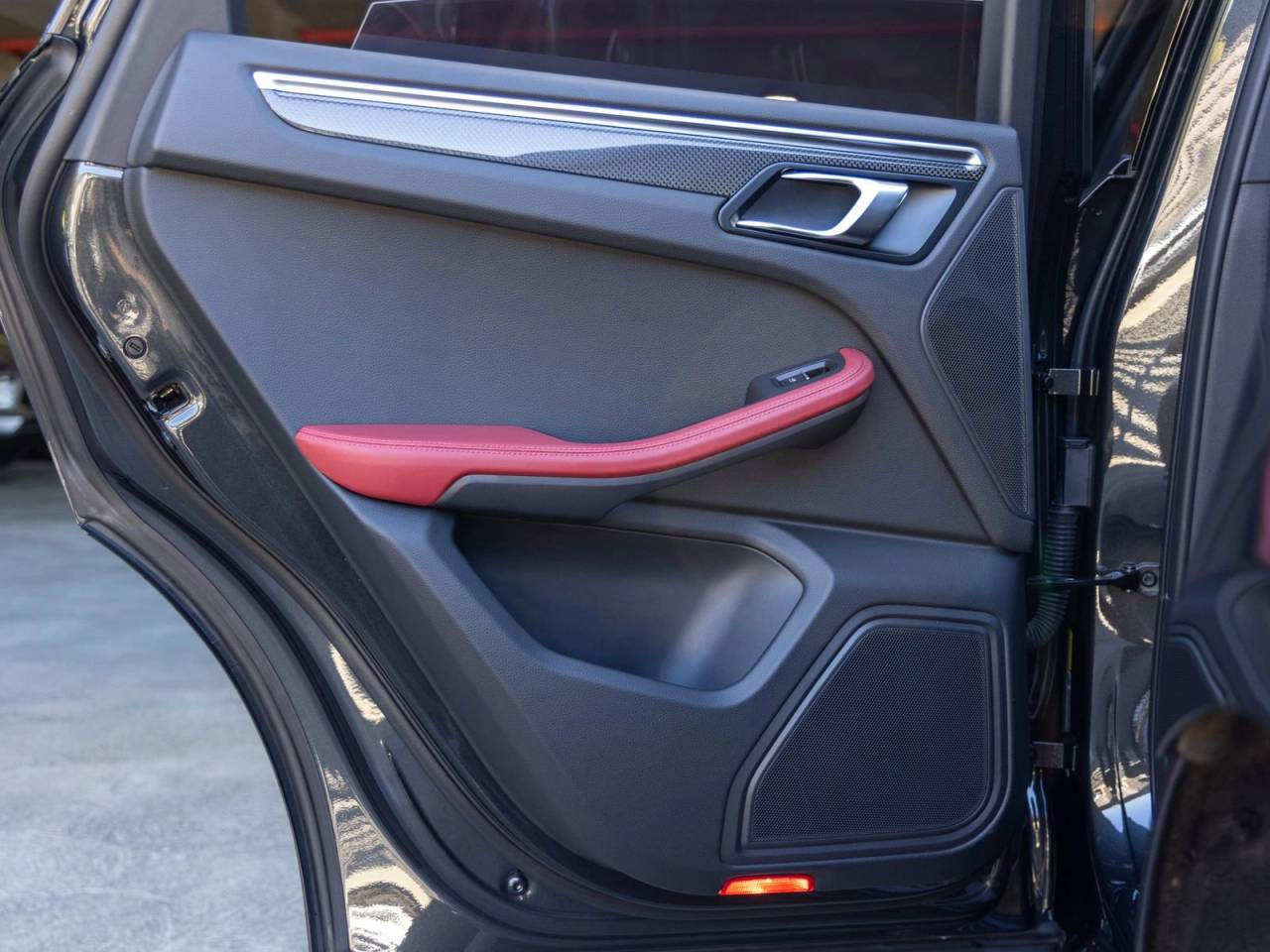 2023 Porsche Macan Macan T (MY23)