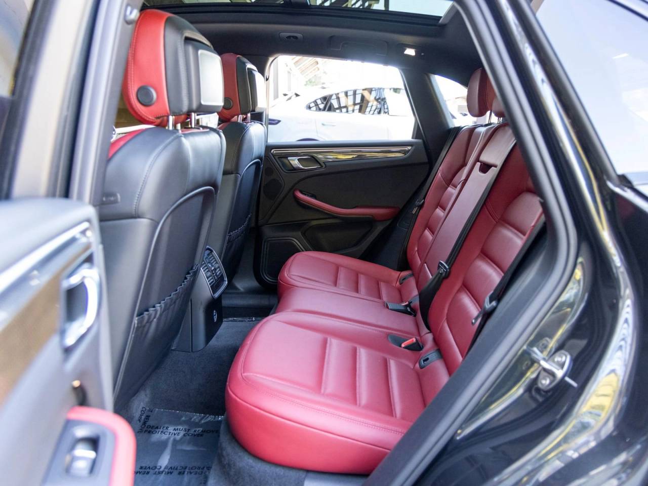 2023 Porsche Macan Macan T (MY23)