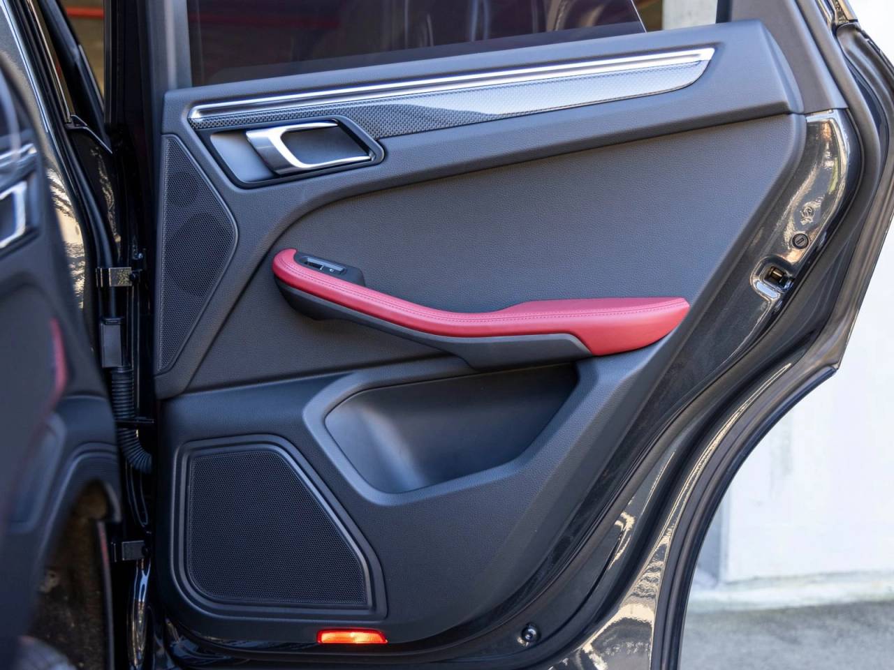 2023 Porsche Macan Macan T (MY23)