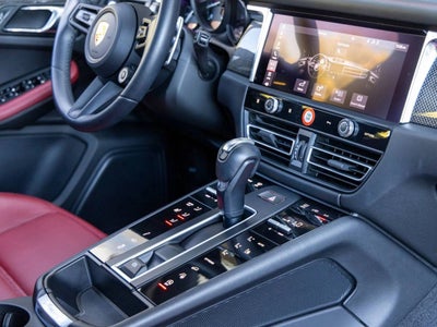 2023 Porsche Macan Macan T (MY23)