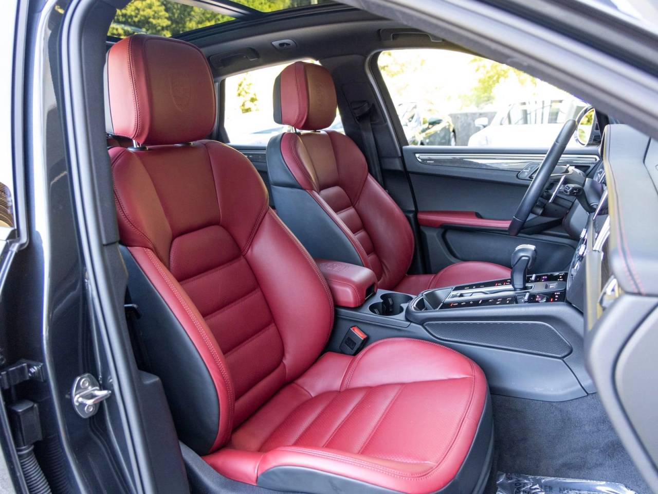 2023 Porsche Macan Macan T (MY23)