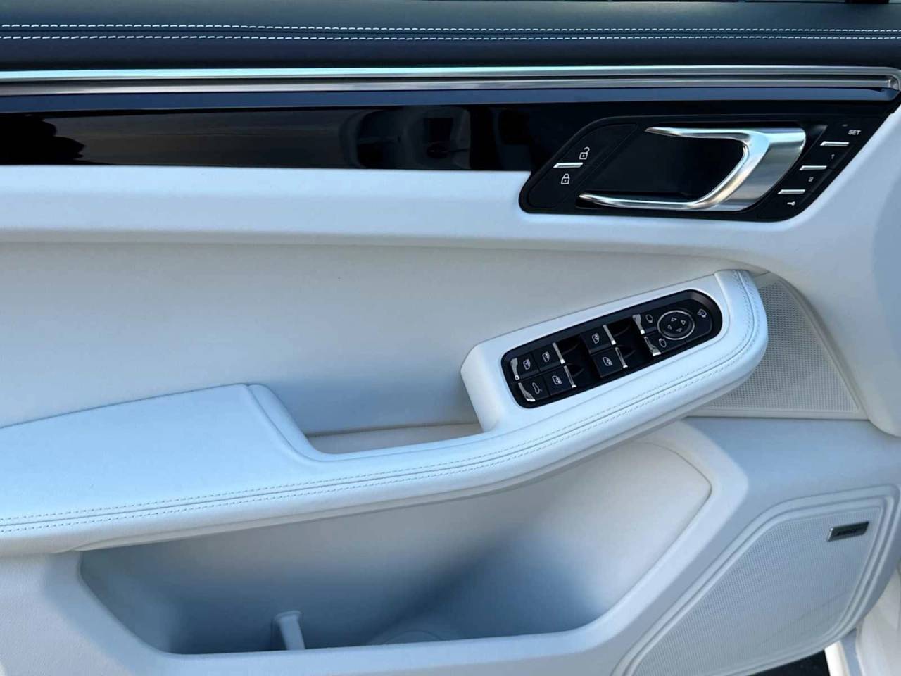 2025 Porsche Macan Macan