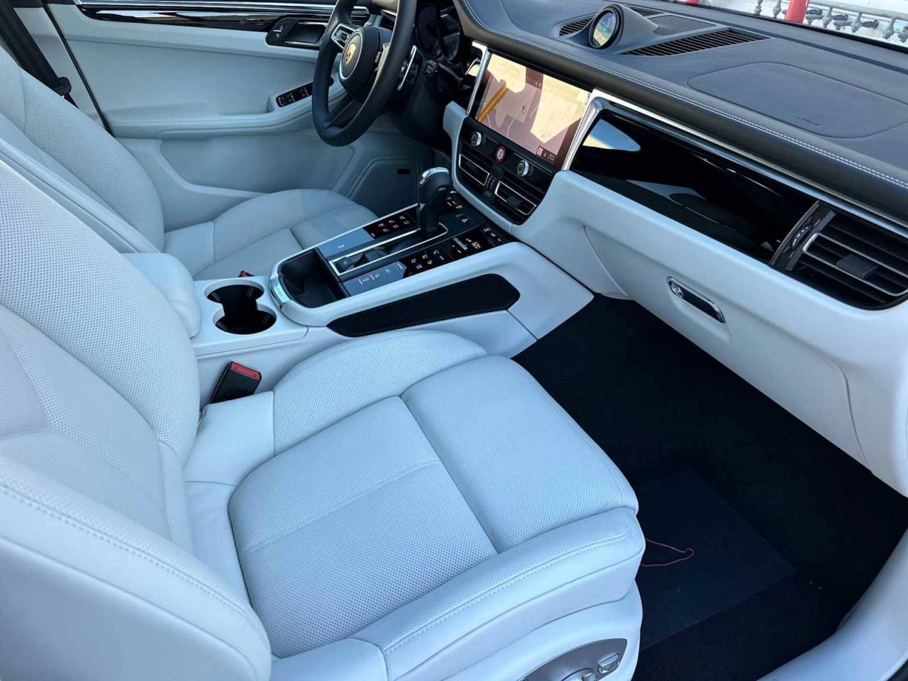 2025 Porsche Macan Macan