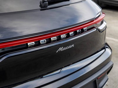 2026 Porsche Macan Base