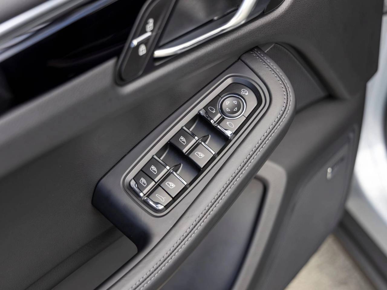 2026 Porsche Macan Base