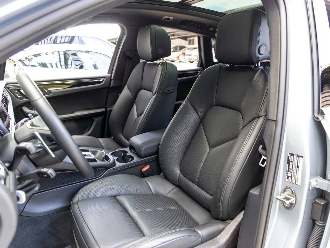 2026 Porsche Macan Base